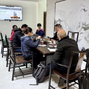 法國(guó)客戶全自動(dòng)拋丸機(jī)